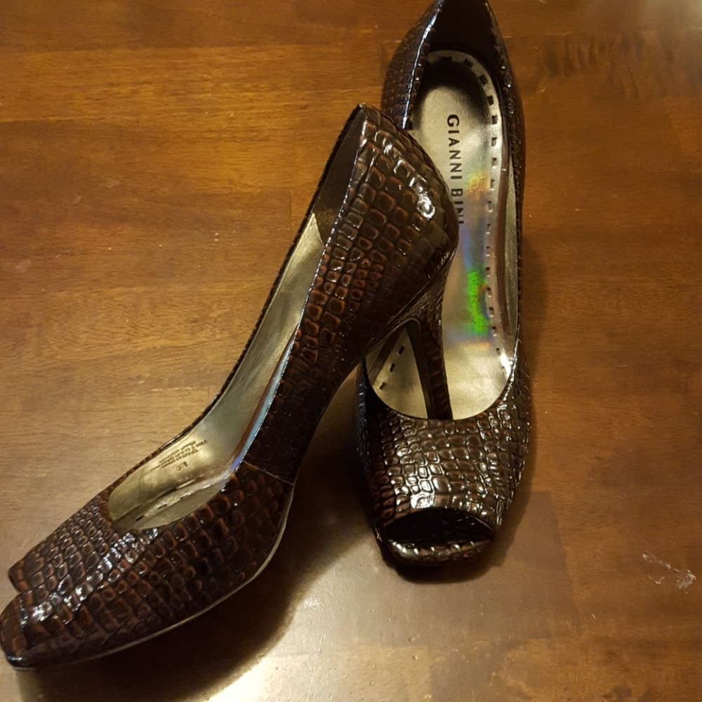 Gianni Bini Leather Snakeskin Pumps
